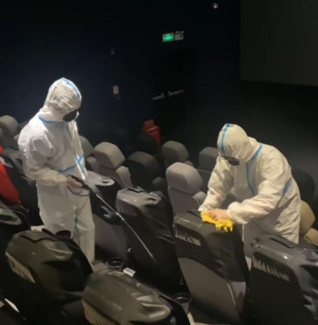 上布满白色虫卵当地影院回应不朽情缘登录女子发现座椅(图2)